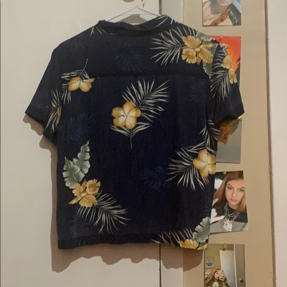 button up - Picture 4 of 5